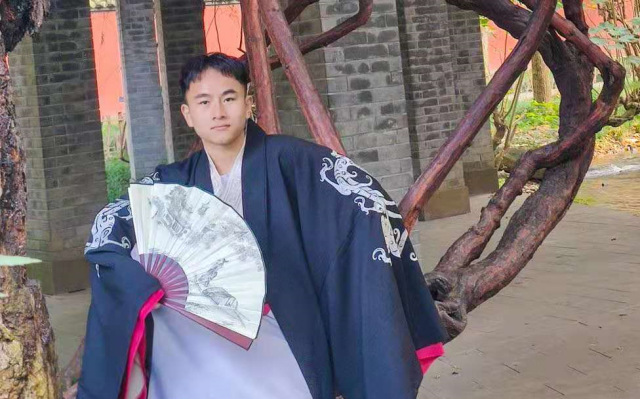 初中畢業(yè)打工太辛苦，我來新華學(xué)設(shè)計