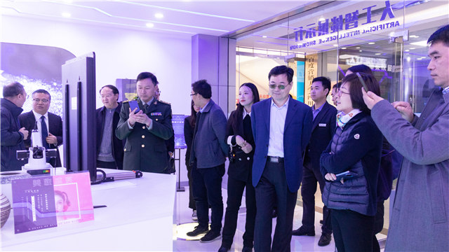 金豬辭舊，瑞鼠迎新，四川新華祝大家新年快樂