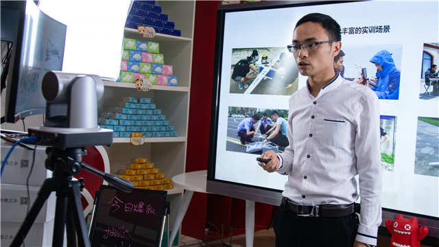 大咖講座，為你帶來(lái)無(wú)人機(jī)的學(xué)習(xí)成功之路 