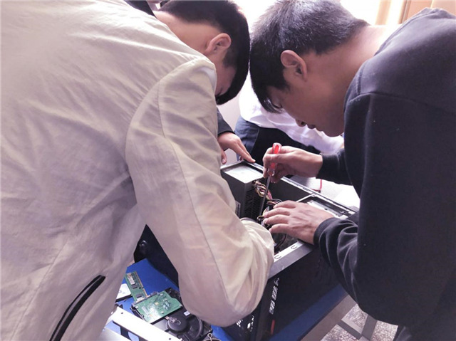 結(jié)伴來新華 一起創(chuàng)造精彩未來！