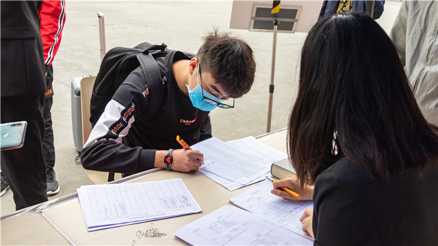 開學(xué)啦！四川新華迎來第一批返校學(xué)子