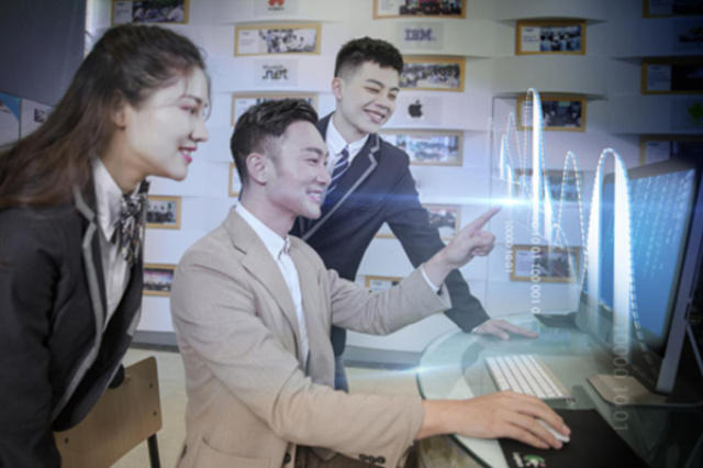 好學校不怕比較，學互聯網技術就來四川新華