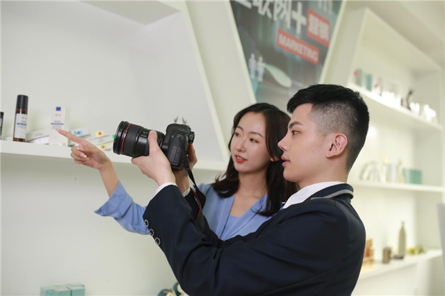 【媒體關(guān)注】電商新興業(yè)態(tài)大有可為，學(xué)電商來(lái)新華！