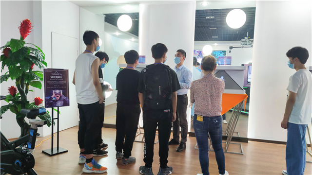 5?1嗨學(xué)季｜四川新華五一試學(xué)體驗(yàn)營火爆開營！