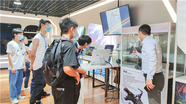 5?1嗨學(xué)季｜四川新華五一試學(xué)體驗(yàn)營火爆開營！