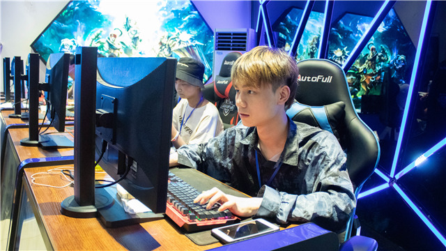 5?1嗨學(xué)季｜四川新華五一試學(xué)體驗(yàn)營火爆開營！