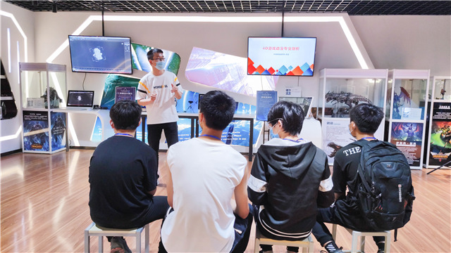 5?1嗨學(xué)季｜四川新華五一試學(xué)體驗(yàn)營火爆開營！