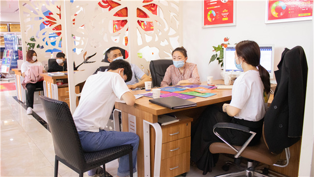 5?1嗨學(xué)季｜四川新華五一試學(xué)體驗(yàn)營火爆開營！