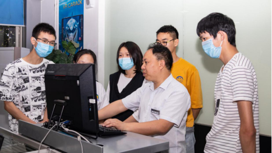 中國東方教育匠師:張興強 ▎不忘初心 新華十載風(fēng)雨同舟