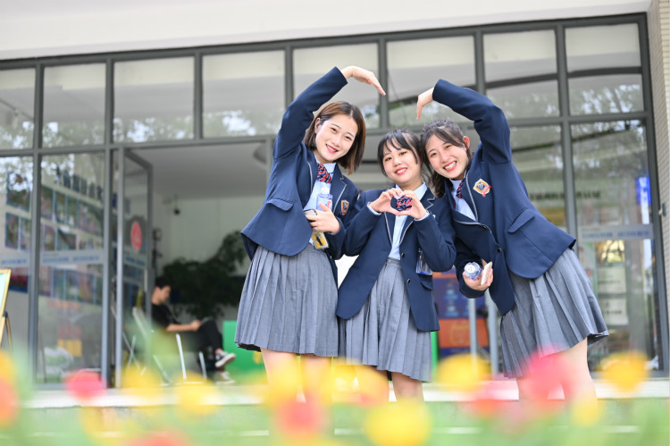 就業(yè)如此困難，他們?yōu)槭裁床粨?dān)心？