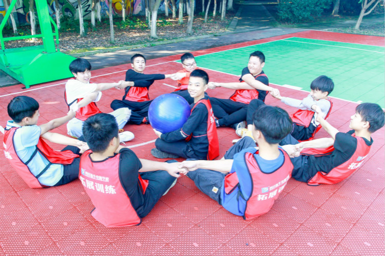 新華少年，載著夢想奮力奔跑！