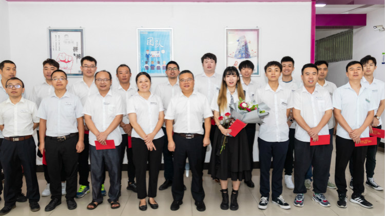 教師節(jié)校領(lǐng)導(dǎo)慰問(wèn)各部門老師