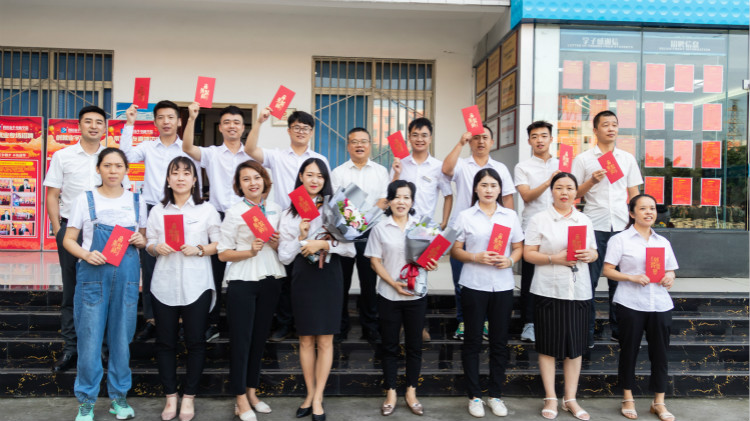 教師節(jié)校領(lǐng)導(dǎo)慰問(wèn)各部門老師