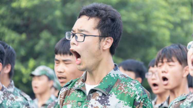 新華“三教三訓”之軍訓|揮灑汗水書寫迷彩青春！