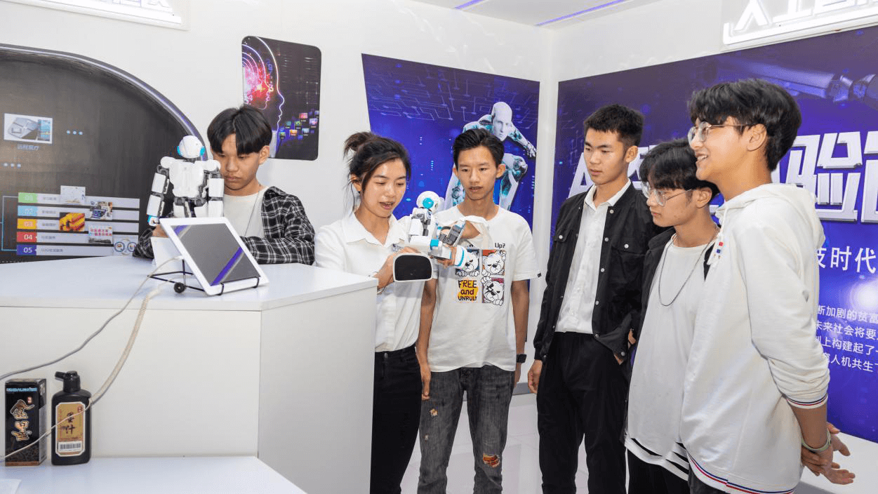 來四川新華，給你一個燦爛的前程！