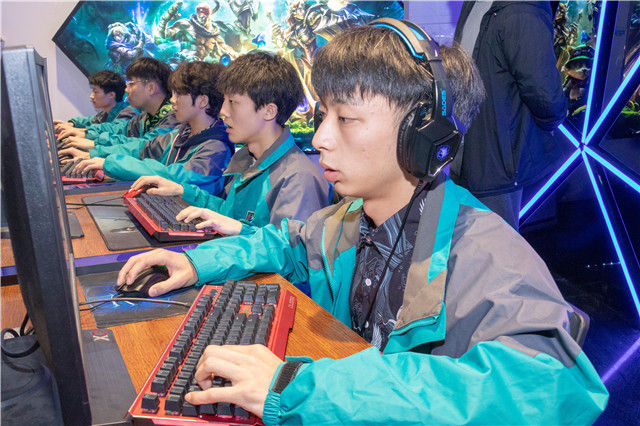 成都市人民政府辦公廳關(guān)于推進(jìn)“電競(jìng)＋”產(chǎn)業(yè)發(fā)展的實(shí)施意見(jiàn)