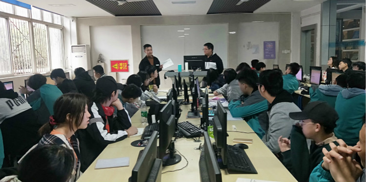 四川新華2020年階段結(jié)課答辯進(jìn)行中！