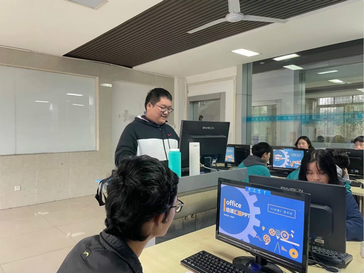 四川新華2020年階段結(jié)課答辯進(jìn)行中！