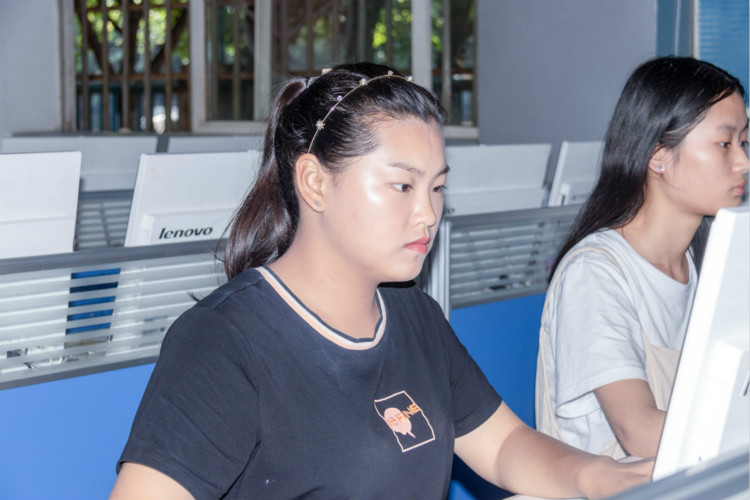 離高薪就業(yè)，你只就差一個新華的距離！