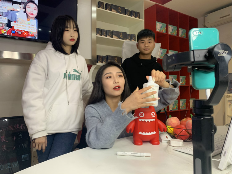 離高薪就業(yè)，你只就差一個新華的距離！