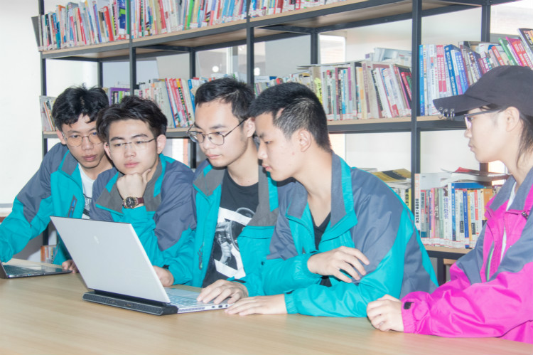 四川新華第十一屆“新華杯”全國職業(yè)技能大賽決賽啟動儀式正式開幕！