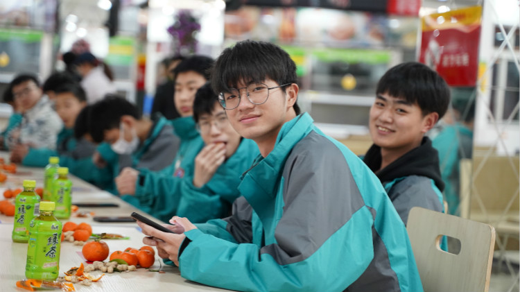 師生鬧元宵，四川新華陪你一起過大年！