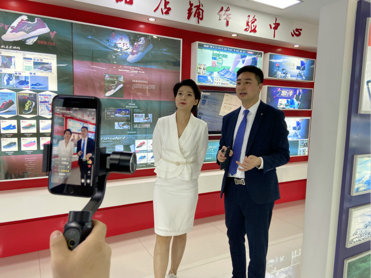 四川新華電腦學(xué)院雙選會(huì)現(xiàn)場，人才爭奪戰(zhàn)正式打響！