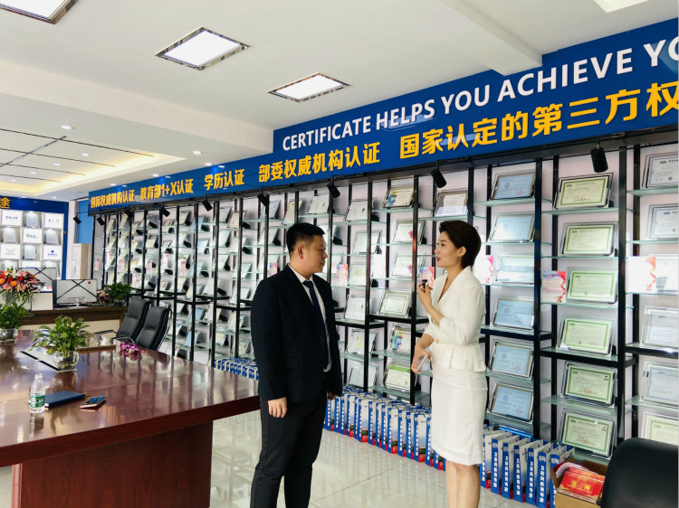 四川新華電腦學(xué)院雙選會(huì)現(xiàn)場，人才爭奪戰(zhàn)正式打響！