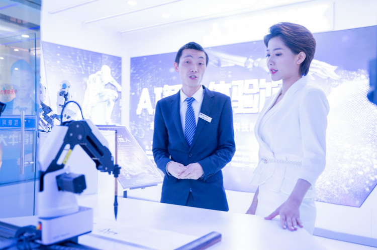 四川電視臺(tái)主持人凌玥帶你解鎖不一樣的四川新華！