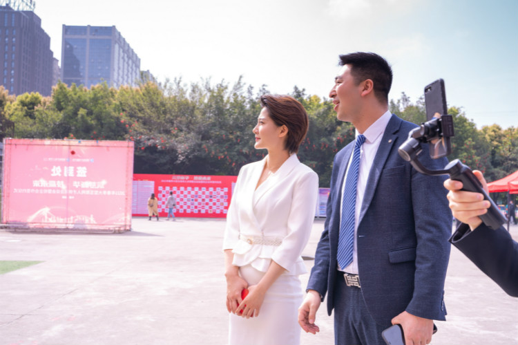 四川電視臺(tái)主持人凌玥帶你解鎖不一樣的四川新華！