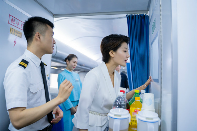 四川電視臺(tái)主持人凌玥帶你解鎖不一樣的四川新華！