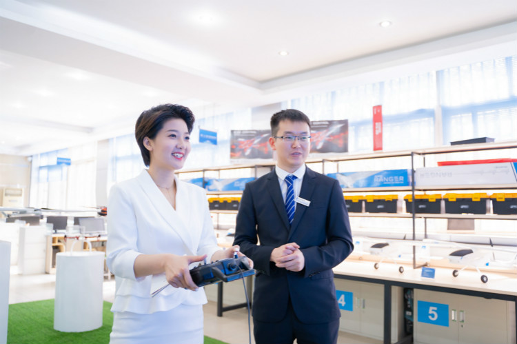 四川電視臺(tái)主持人凌玥帶你解鎖不一樣的四川新華！