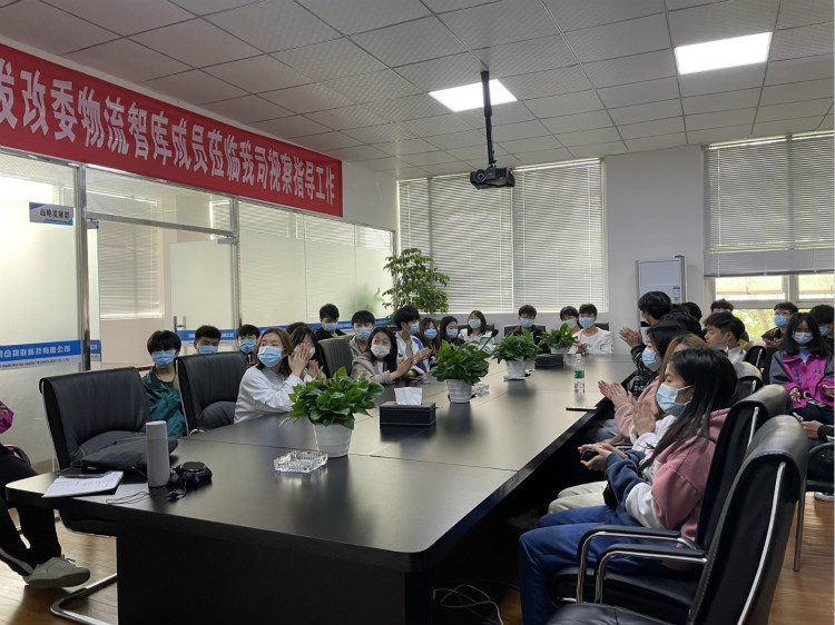 名企研學(xué)游——四川新華學(xué)子走進(jìn)成都蜘蛛網(wǎng)倉物聯(lián)！