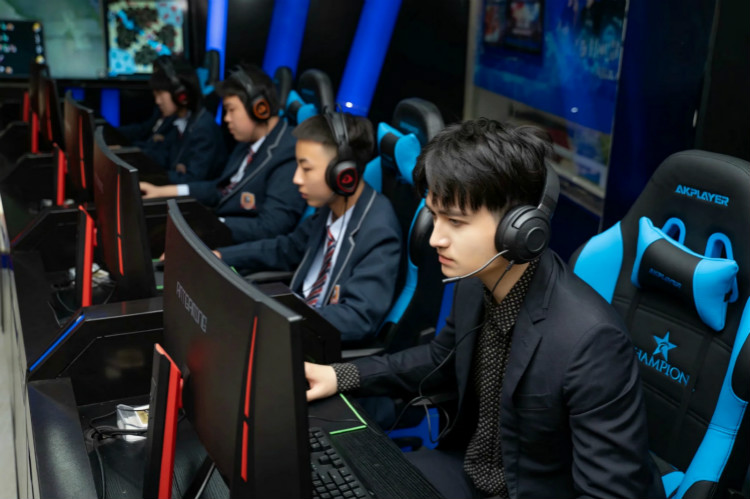 馬可來新華重拾校園生活，青春“競”是精彩！