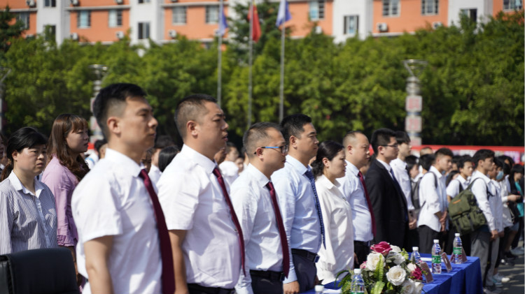 2021四川新華春季畢業(yè)典禮：追光少年 用盡全力 拼這一次！