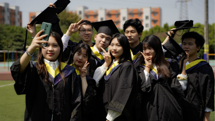 2021四川新華春季畢業(yè)典禮：追光少年 用盡全力 拼這一次！