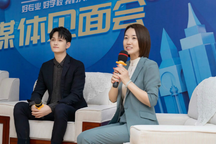 “電”峰對(duì)決 “競(jìng)”彩無(wú)限