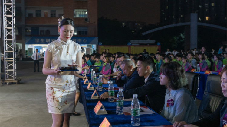 2021四川新華新專業(yè)發(fā)布會(huì)暨“強(qiáng)國(guó)青年·百萬獎(jiǎng)學(xué)金計(jì)劃”完美啟動(dòng)