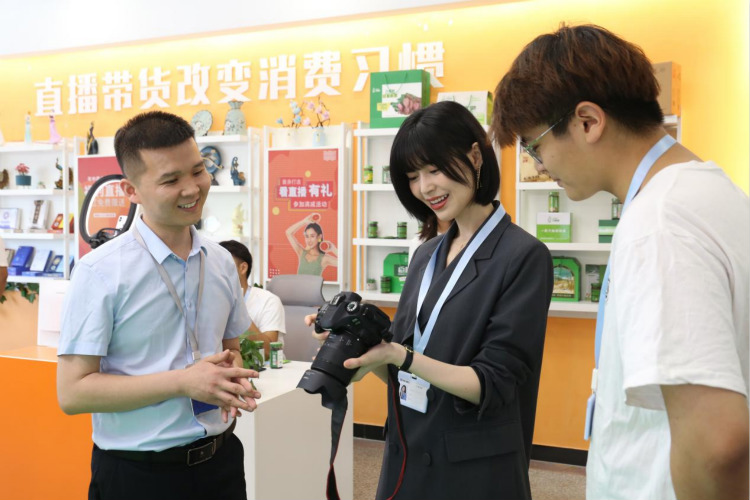 新華互聯(lián)網(wǎng)科技再次出圈 強烈推薦