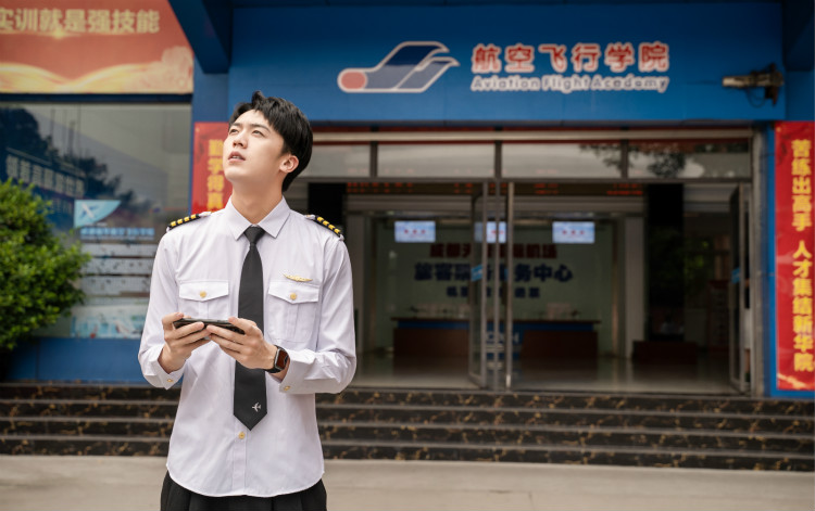 明星帶路|盧東旭探秘校園黑科技，直擊新華硬實(shí)力！