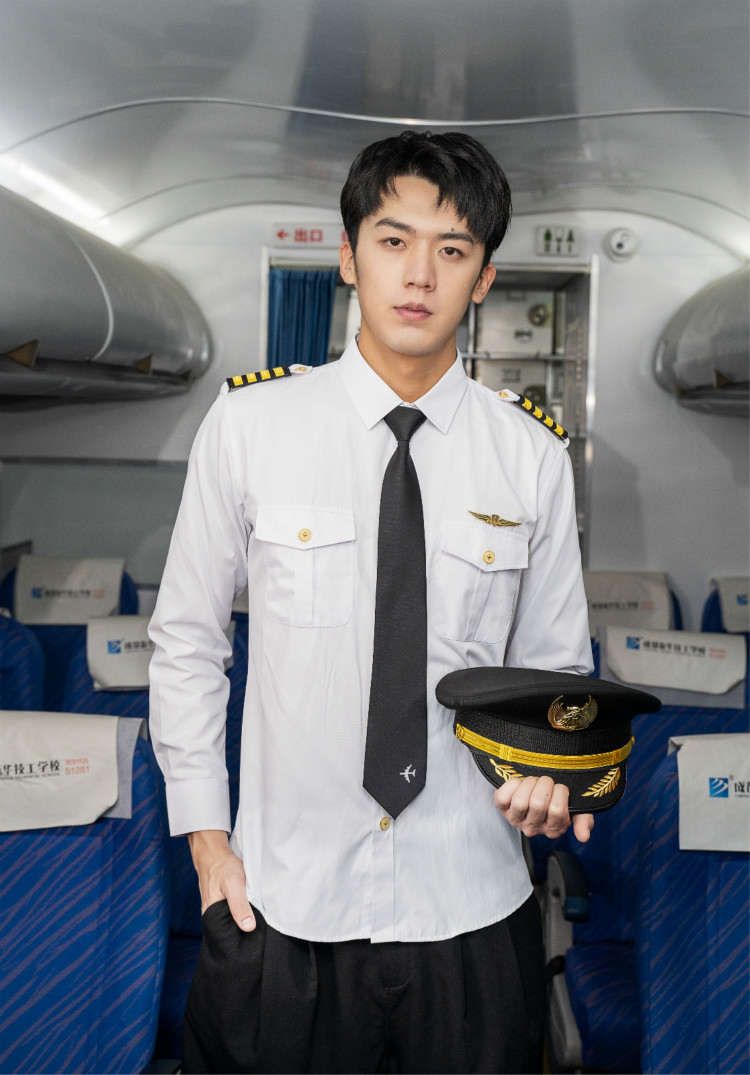 明星帶路|盧東旭探秘校園黑科技，直擊新華硬實(shí)力！