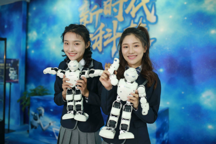 明星@擇校選專業(yè)的你，上職校我們共同推薦新華！