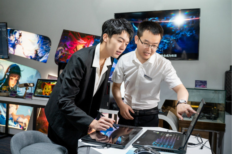 明星@擇校選專業(yè)的你，上職校我們共同推薦新華！