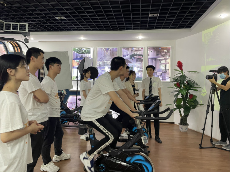 央視頻云端夏令營(yíng)攜手新華電腦，開(kāi)啟動(dòng)漫設(shè)計(jì)小課堂！