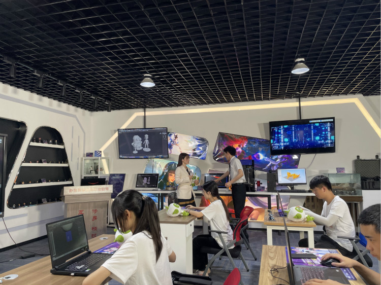 來新華電腦開啟歡樂動(dòng)漫·云端夏令營(yíng)