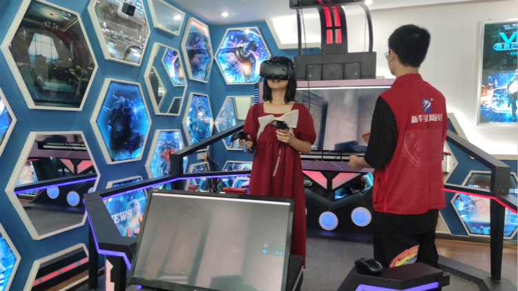 四川新華陽光導(dǎo)學(xué)小組，紅馬甲在行動