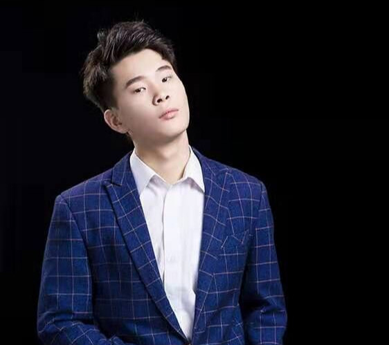 向家鄉(xiāng)捐贈(zèng)20萬(wàn)！此刻他竟然有些手抖…