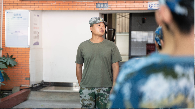 當(dāng)你還在觀望時(shí),新華學(xué)子已經(jīng)開(kāi)始軍訓(xùn)蓄勢(shì)待發(fā)了