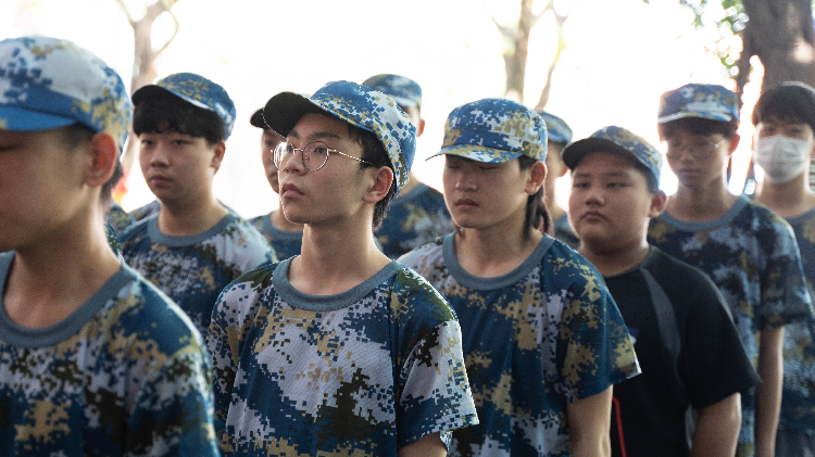 當(dāng)你還在觀望時(shí),新華學(xué)子已經(jīng)開(kāi)始軍訓(xùn)蓄勢(shì)待發(fā)了