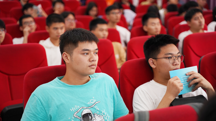 大咖新華行|為青年學子就業(yè)保駕護航